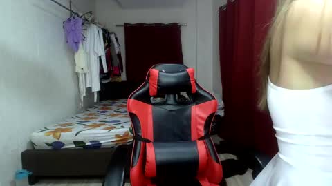 Snapshot of naughty_mariaxx chatting on December 19, 2024, 2:24 pm Maria online show from December 19, 2024, 2:24 pm