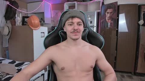 Snapshot of naughty_nik43 chatting on December 4, 2024, 12:47 pm Nik online show from December 4, 2024, 12:47 pm