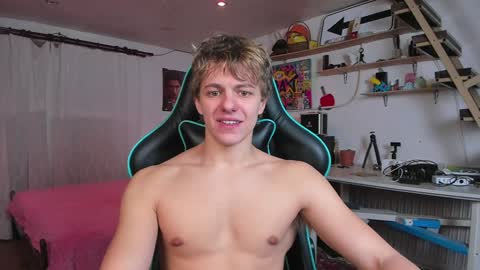 Snapshot of naughty_nik43 chatting on January 28, 2025, 6:28 pm Nik online show from January 28, 2025, 6:28 pm