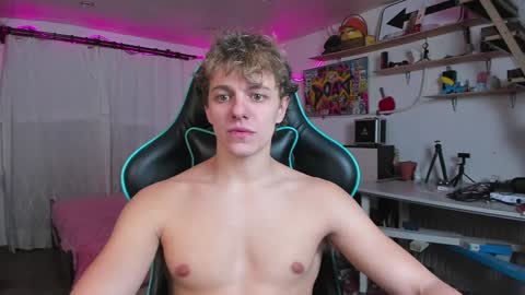 Snapshot of naughty_nik43 chatting on January 29, 2025, 6:28 pm Nik online show from January 29, 2025, 6:28 pm