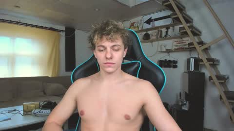 Snapshot of naughty_nik43 chatting on February 23, 2025, 1:32 pm Nik online show from February 23, 2025, 1:32 pm