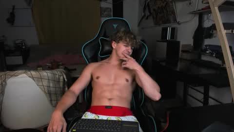 Snapshot of naughty_nik43 chatting on September 22, 2025, 7:16 pm Nik online show from September 22, 2025, 7:16 pm