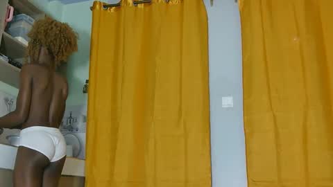 Snapshot of naughty_princess25 chatting on October 1, 2025, 4:35 pm sexxy online show from October 1, 2025, 4:35 pm