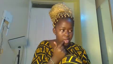 Snapshot of naughty_sluttygal chatting on October 15, 2025, 12:55 am Lydiah online show from October 15, 2025, 12:55 am