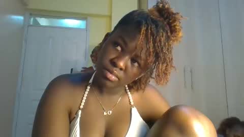 Snapshot of naughty_sluttygal chatting on October 19, 2025, 11:16 pm Lydiah online show from October 19, 2025, 11:16 pm