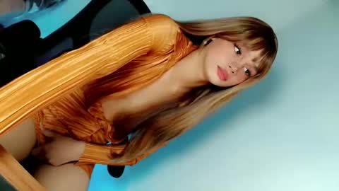 Snapshot of naughtybella_ chatting on January 16, 2025, 1:48 am bella online show from January 16, 2025, 1:48 am