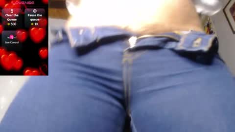 Snapshot of naughtyhotsquirt chatting on October 18, 2025, 3:35 pm Kimberly online show from October 18, 2025, 3:35 pm
