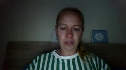 Snapshot of naughtyjennyblondeuk chatting on April 17, 2026, 6:33 pm naughtyjennyblondeuk online show from April 17, 2026, 6:33 pm