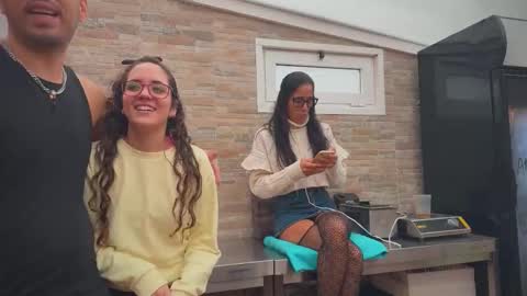 ANDREA STEPH  MIKE online show from October 15, 2025, 8:47 am