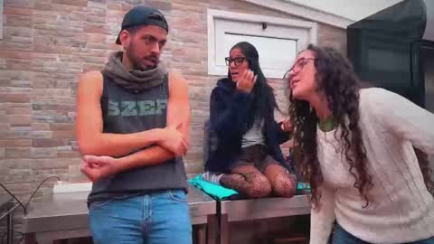 ANDREA STEPH  MIKE online show from December 3, 2025, 10:13 am