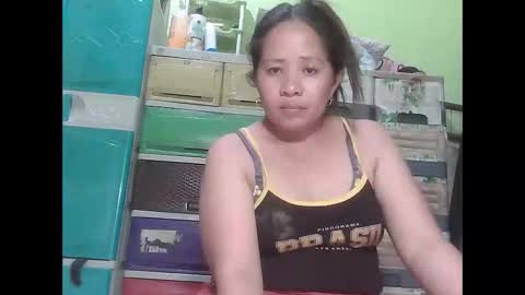 Snapshot of naughtymom26 chatting on February 26, 2026, 4:33 am naughtymom26 online show from February 26, 2026, 4:33 am