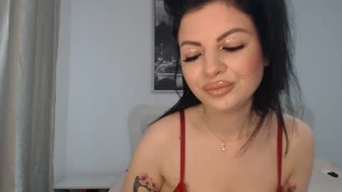 Snapshot of naughtymom666 chatting on December 6, 2024, 9:54 am NaughtyMom online show from December 6, 2024, 9:54 am