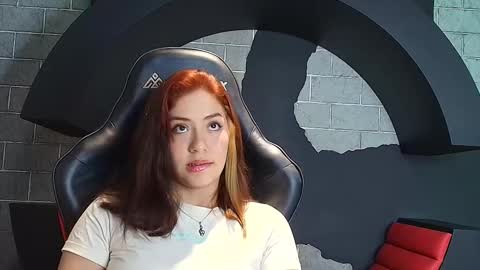 Snapshot of naughtynebulaa chatting on December 3, 2025, 7:34 pm NEBULA online show from December 3, 2025, 7:34 pm