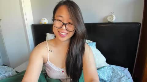 Gigi Chu  online show from October 11, 2025, 1:20 pm