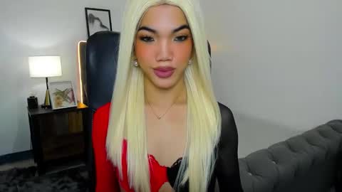 Snapshot of naughtyvixennova chatting on October 13, 2025, 4:34 am Cassie online show from October 13, 2025, 4:34 am