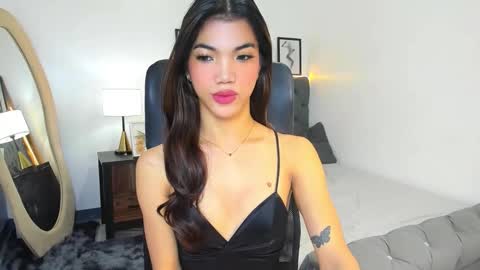 Snapshot of naughtyvixennova chatting on October 19, 2025, 6:36 am Cassie online show from October 19, 2025, 6:36 am