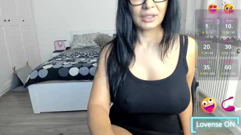 KimBeee online show from March 8, 2025, 6:54 am