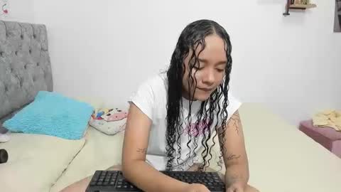 nay_and_aleja online show from December 15, 2025, 2:05 am