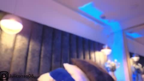 Juli  online show from November 7, 2025, 11:32 am