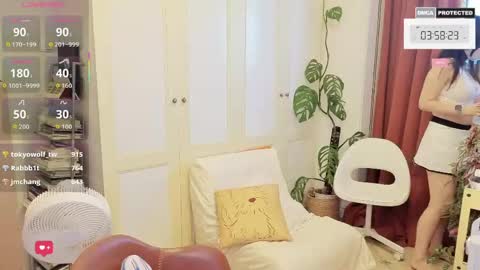 nayomi_wife34f online show from May 11, 2026, 7:58 am