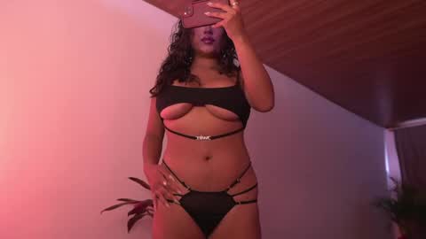 Snapshot of ne_fertari chatting on May 18, 2026, 1:28 pm Nefertari online show from May 18, 2026, 1:28 pm