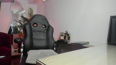 Hellen online show from February 1, 2025, 7:23 pm