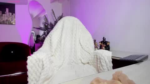 Hellen online show from September 22, 2025, 7:16 pm