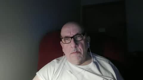 Snapshot of needlesslove chatting on April 29, 2026, 2:15 am Tom online show from April 29, 2026, 2:15 am