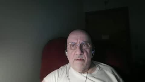Snapshot of needlesslove chatting on May 1, 2026, 12:04 am Tom online show from May 1, 2026, 12:04 am