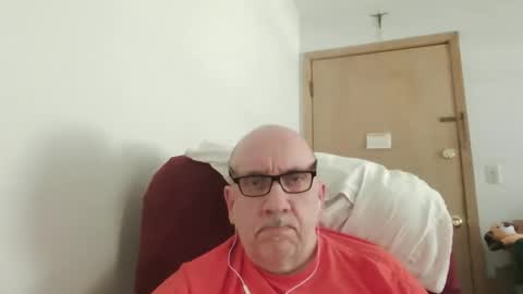 Snapshot of needlesslove chatting on May 2, 2026, 8:14 pm Tom online show from May 2, 2026, 8:14 pm
