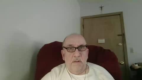Snapshot of needlesslove chatting on May 14, 2026, 11:22 pm Tom online show from May 14, 2026, 11:22 pm