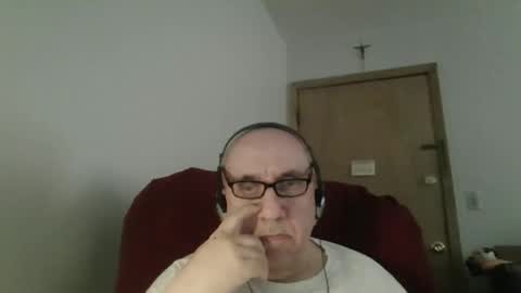 Snapshot of needlesslove chatting on May 19, 2026, 11:11 pm Tom online show from May 19, 2026, 11:11 pm