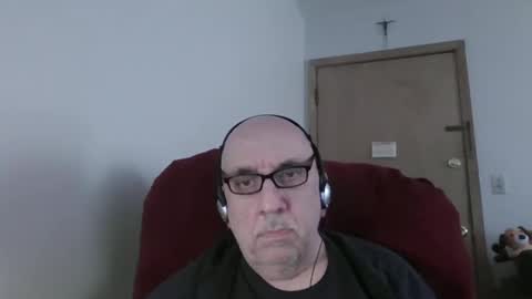 Snapshot of needlesslove chatting on May 31, 2026, 9:05 pm Tom online show from May 31, 2026, 9:05 pm
