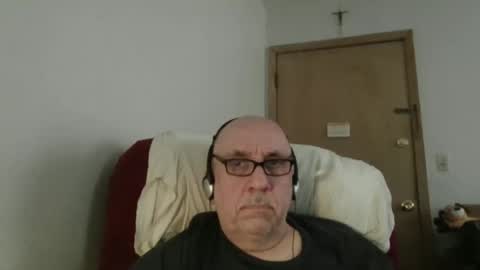 Snapshot of needlesslove chatting on June 6, 2026, 8:57 pm Tom online show from June 6, 2026, 8:57 pm