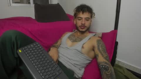 Nei turn green online show from January 10, 2025, 4:44 am