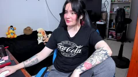 Geek Nicole    im Neeko UwU online show from April 15, 2026, 7:58 pm