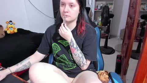 Snapshot of neeko_lol_ chatting on May 3, 2026, 11:55 pm Geek Nicole im Neeko UwU online show from May 3, 2026, 11:55 pm