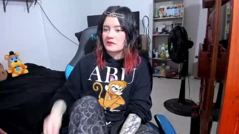 Snapshot of neeko_lol_ chatting on May 9, 2026, 4:01 pm Geek Nicole im Neeko UwU online show from May 9, 2026, 4:01 pm