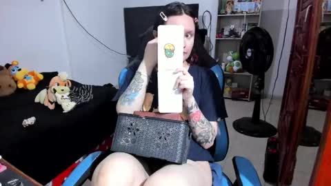 Snapshot of neeko_lol_ chatting on May 27, 2026, 11:02 pm Geek Nicole im Neeko UwU online show from May 27, 2026, 11:02 pm