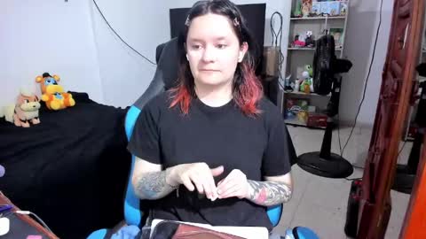 Snapshot of neeko_lol_ chatting on June 4, 2026, 12:33 pm Geek Nicole im Neeko UwU online show from June 4, 2026, 12:33 pm