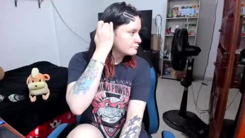 Snapshot of neeko_lol_ chatting on June 8, 2026, 1:11 pm Geek Nicole im Neeko UwU online show from June 8, 2026, 1:11 pm