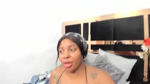 nefferetcharlotte online show from December 19, 2025, 9:55 pm