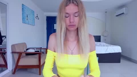 Snapshot of neighbours_love chatting on December 2, 2024, 5:48 am neighbours_love online show from December 2, 2024, 5:48 am