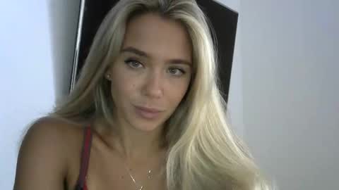 Snapshot of nelly_fortu chatting on April 25, 2026, 11:13 am nelly_fortu online show from April 25, 2026, 11:13 am
