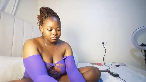 Snapshot of nellyeluxe chatting on May 31, 2026, 12:30 am nellyeluxe online show from May 31, 2026, 12:30 am