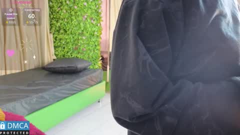 Salome Nena cupcake online show from February 16, 2026, 11:06 am