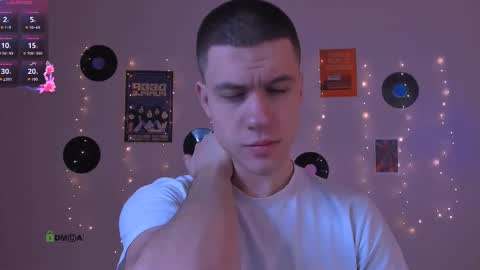 neo_raze_ online show from March 8, 2026, 9:29 pm