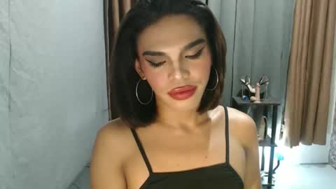 Snapshot of neomi_hardcock chatting on April 18, 2026, 3:27 pm neomi online show from April 18, 2026, 3:27 pm