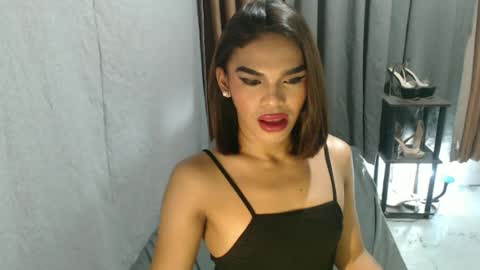 Snapshot of neomi_hardcock chatting on May 15, 2026, 5:31 pm neomi online show from May 15, 2026, 5:31 pm