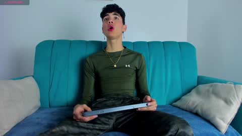  NeoRaptis  jhonatan  online show from February 3, 2025, 7:42 pm